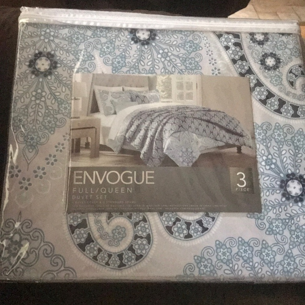 Envogue 3 piece full/queen Duvet Set - brand new